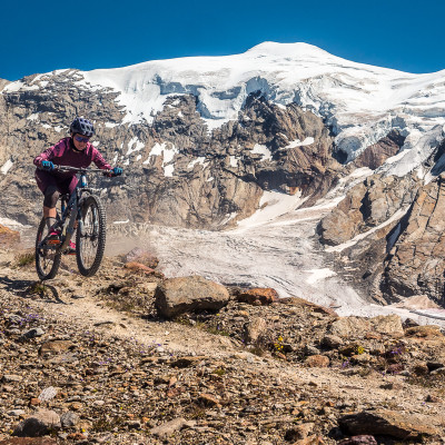 Saas Fee / Saas Grund - jeden trail, ale s du&scaron;ou