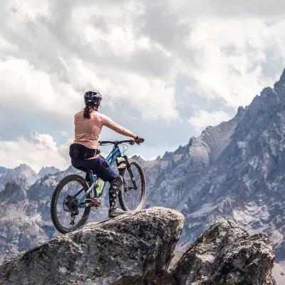 Courchevel - keď luxusn&eacute; Alpy st&iacute;chnu a hory patria bikerom