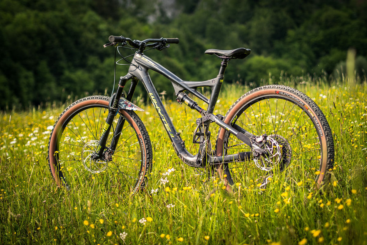 TEST: Nov&yacute; pl&aacute;&scaron;ť Hutchinson Kraken b&uacute;ra hranice naprieč discipl&iacute;nami