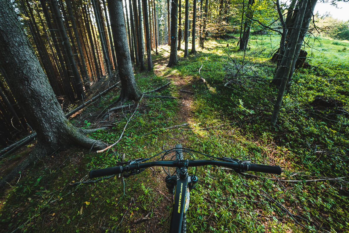 TEST: Nov&yacute; pl&aacute;&scaron;ť Hutchinson Kraken b&uacute;ra hranice naprieč discipl&iacute;nami